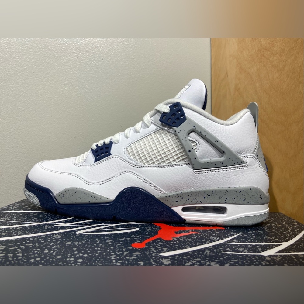 Air Jordan 4 Retro “Midnight Navy”